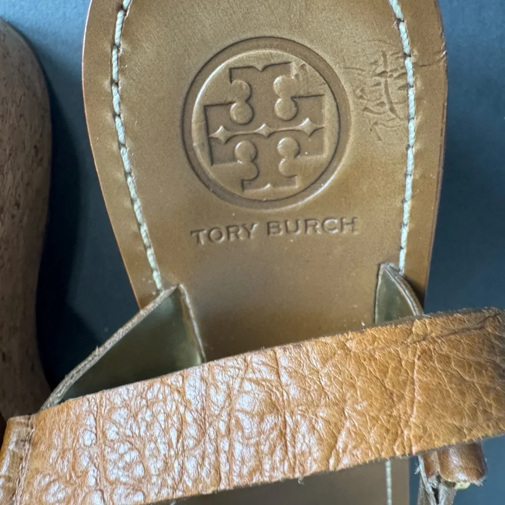 Tory Burch Gold Link Chain Thong Leather Sandals. Size 7.5M - Picture 12 of 12